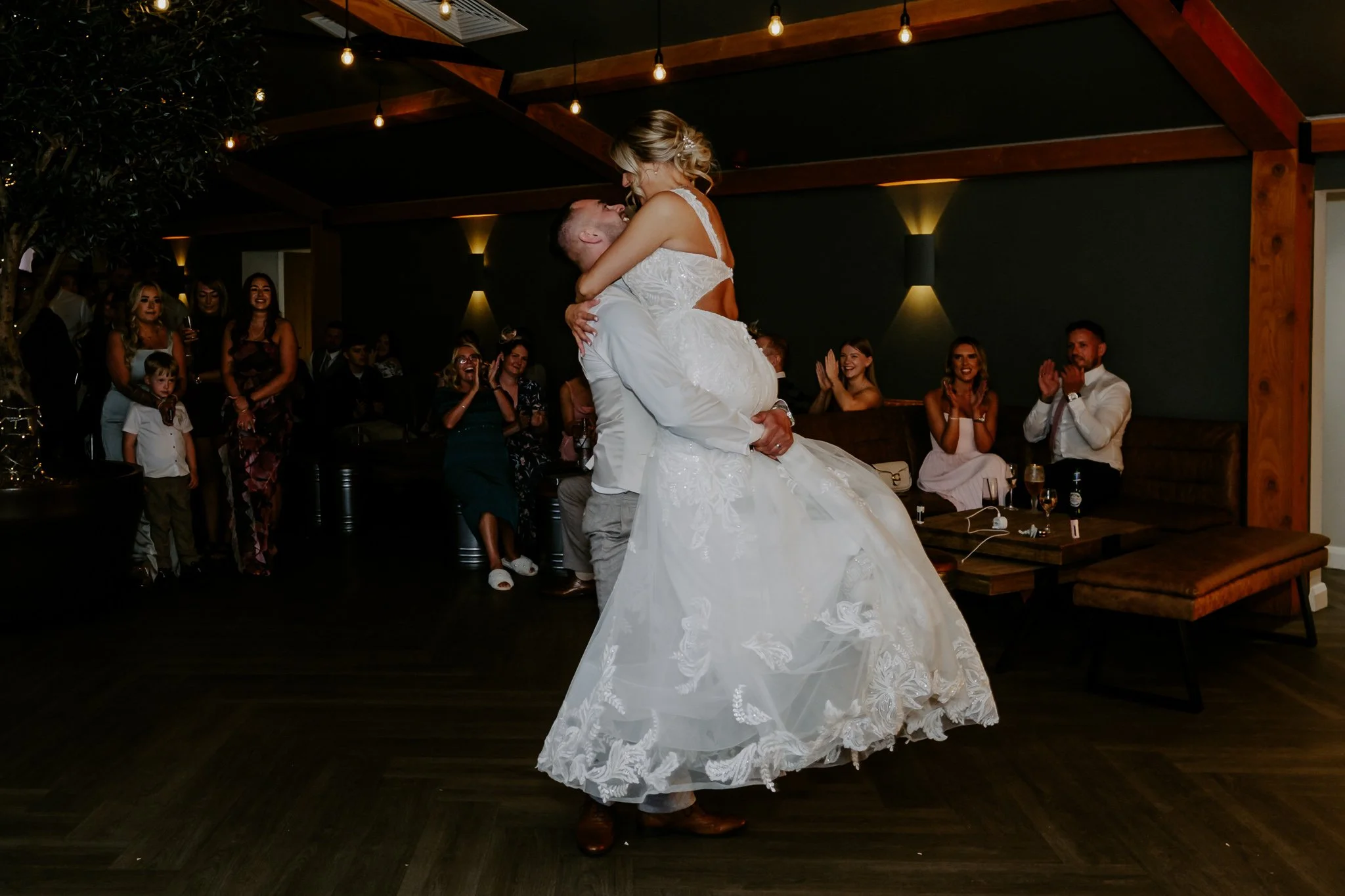 Hanbury-Barns-May-Wedding-Photography-118.jpg