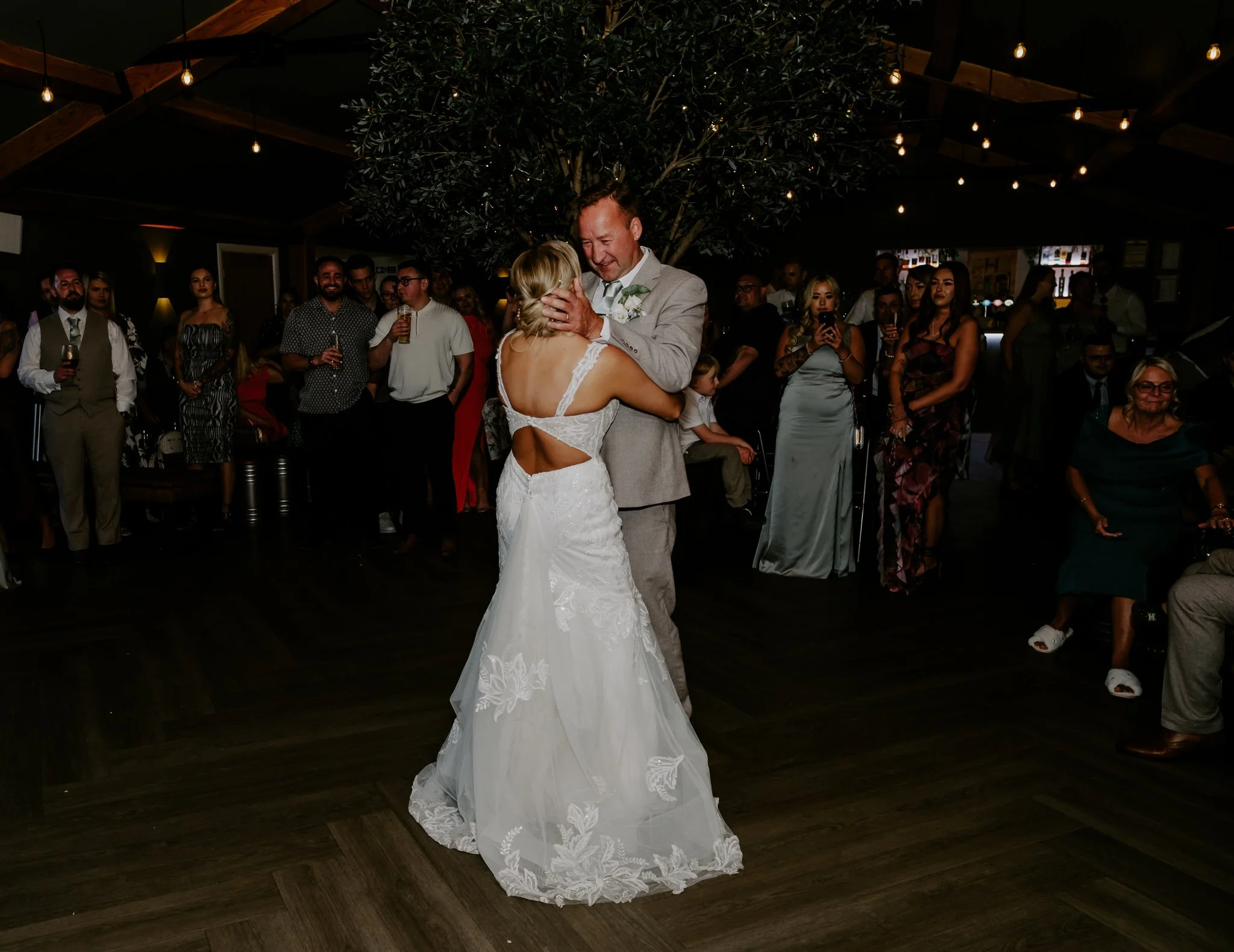 Hanbury-Barns-May-Wedding-Photography-119.jpg