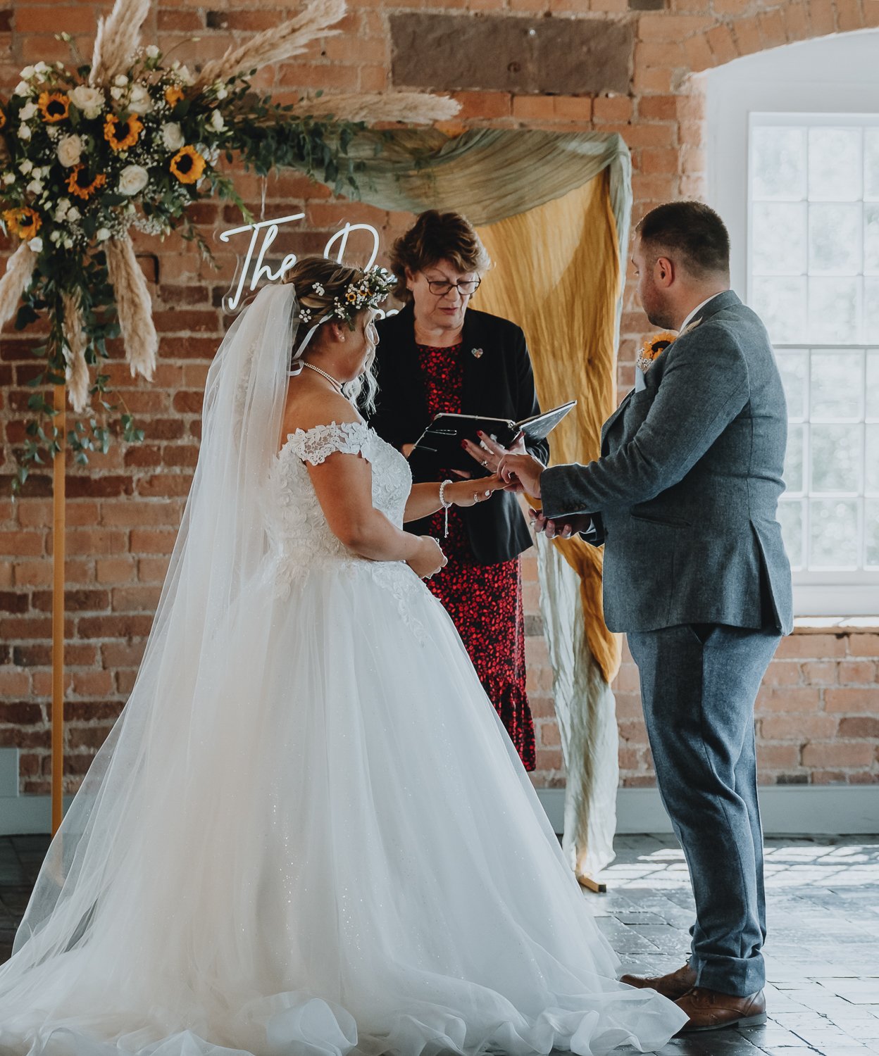 Sunflower-Theme-West-Mill-Wedding-64.jpg