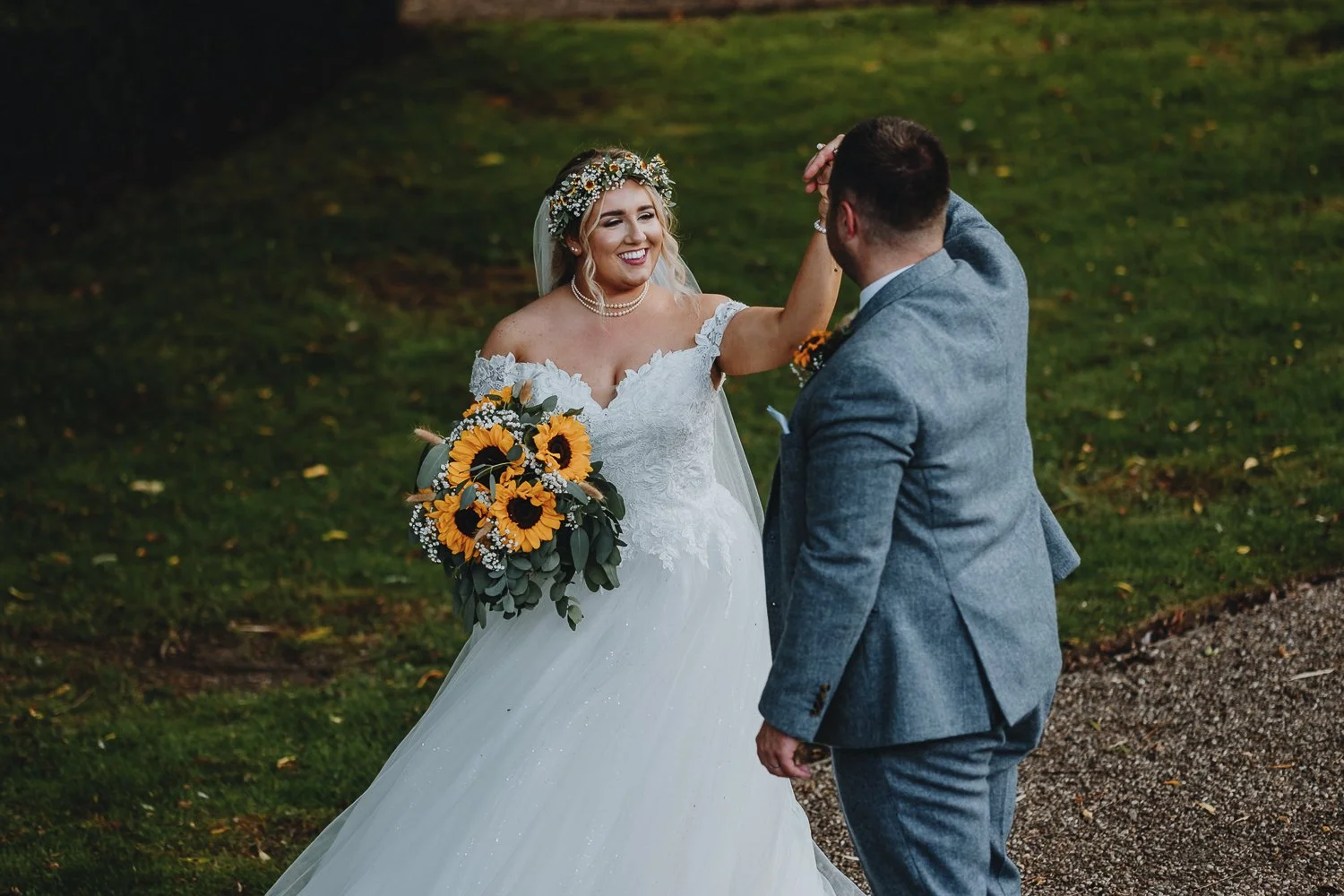 Sunflower-Theme-West-Mill-Wedding-115.jpg