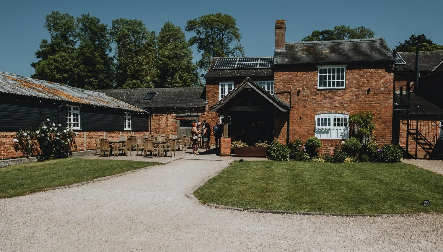 Donington-Park-Farmhouse-Wedding-Photography-12.jpg