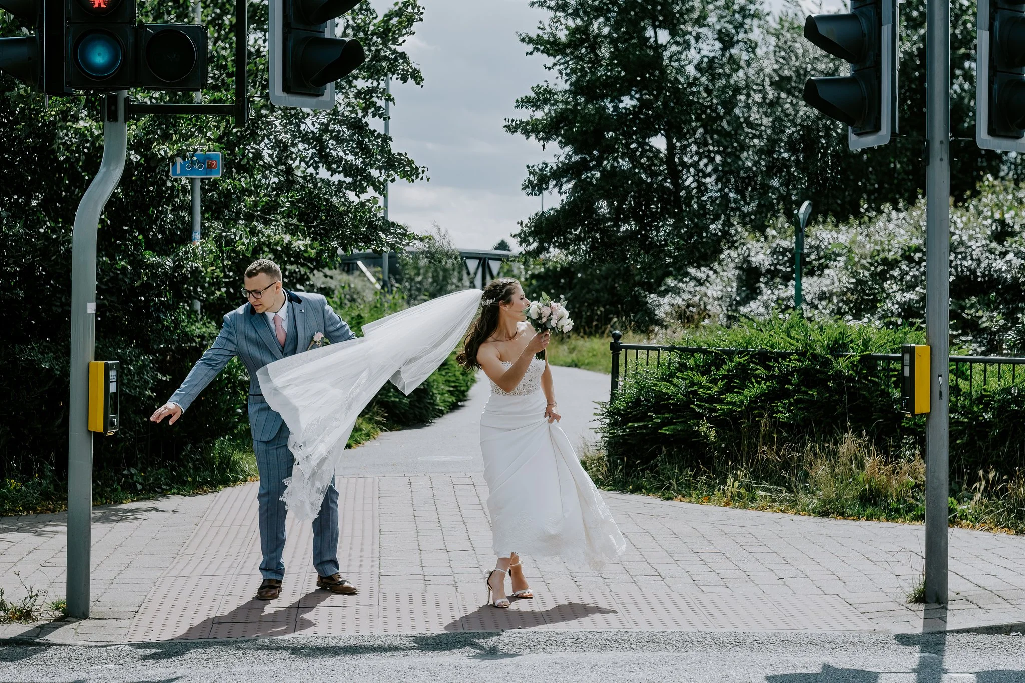 Relaxed documentary couple portraits at Coalville Registry Office