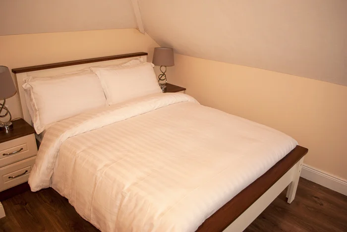 arlington_suite_cozy_bed.jpg