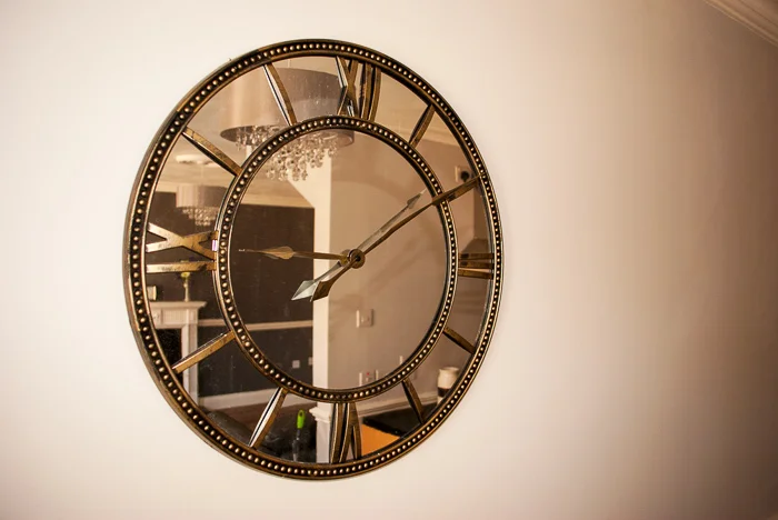 arlington_suites_quaint_clock.jpg