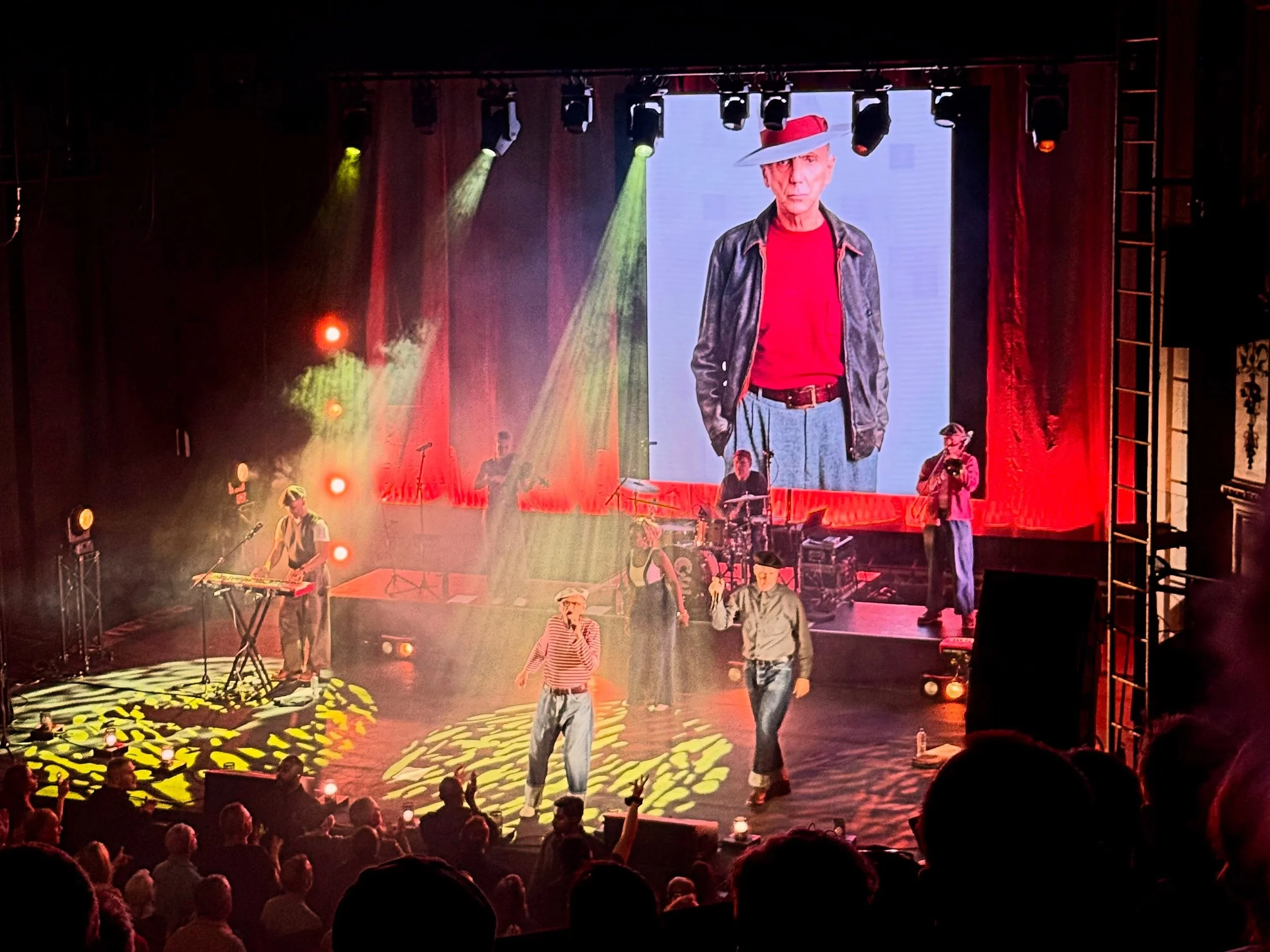 The immortal Dexys Midnight Runners at Hackney Empire tonight. 🙌🏻