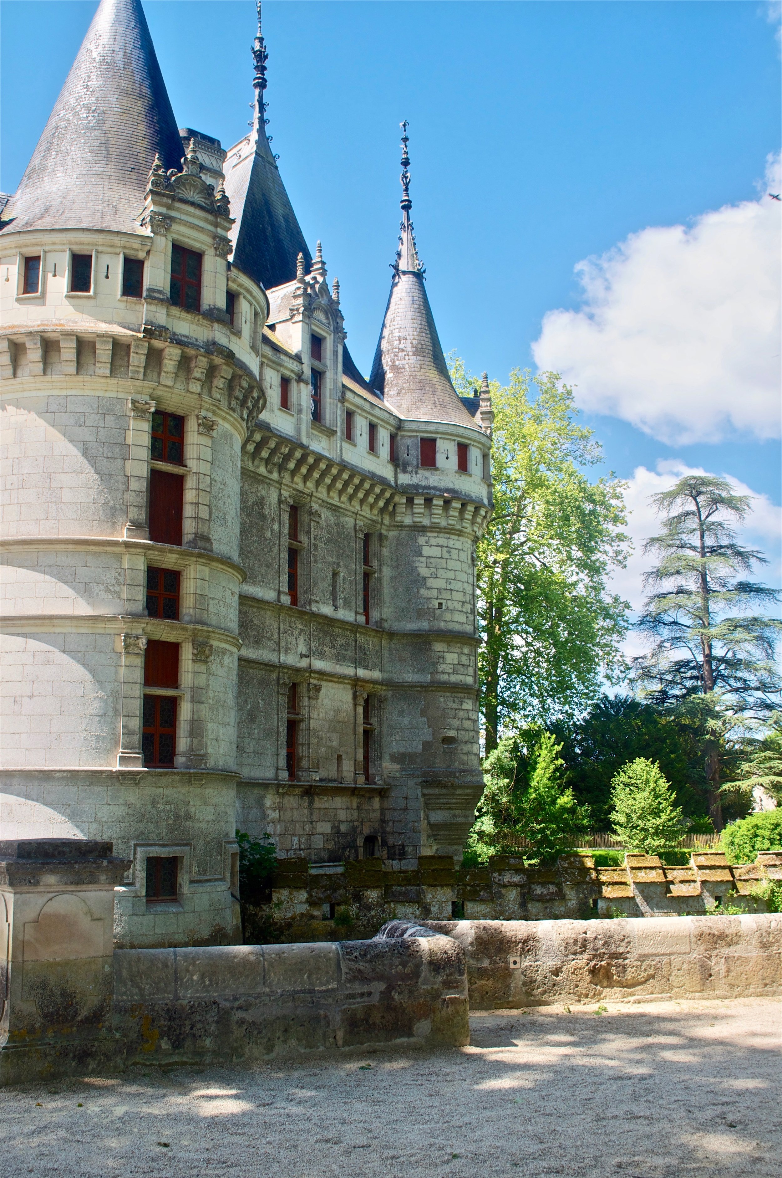 Azay-le-Rideau, Loire Valley, France - Ultimate Northern France Itinerary #loirevalley