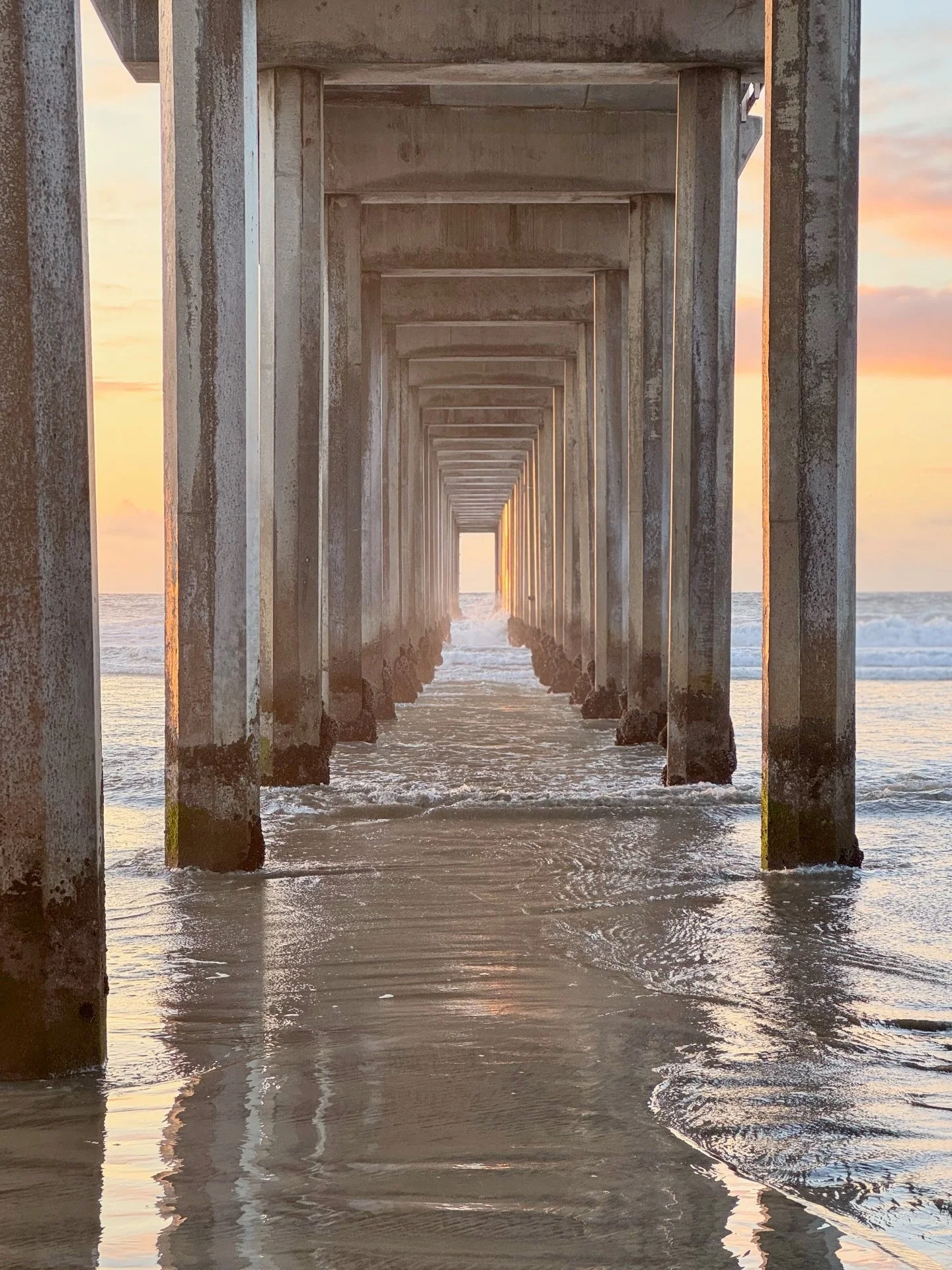 📍Scripps Pier, San Diego, California
Winter sunsets in La Jolla have a way of slowing everything down. The light softens, the crowds thin, and under Scripps Pier the ocean feels especially calm&mdash;proof that the quieter seasons often hold the mos