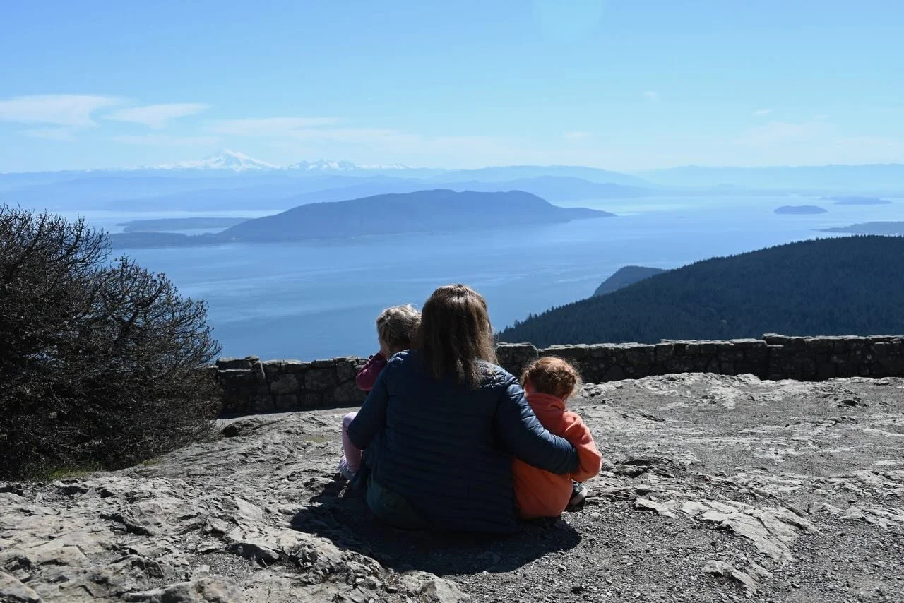 One of the best viewpoints in the San Juans.
⠀⠀⠀⠀⠀⠀⠀⠀⠀
Mount Constitution gives you panoramic views of the islands at an easy-to-access summit.  You drive up most of the way and just walk the remaining short distance up to 360&ordm; views.
⠀⠀⠀⠀⠀⠀⠀⠀⠀
