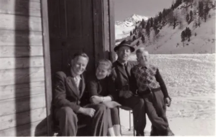 Vater und Mutter Mayr, Franz Fingerlos (Altbürgermeister) mit Sohn am Tauern, ca 1953