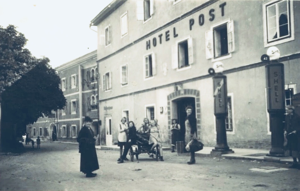 Die Post in den 1930er Jahren - Damals die erste Tankstelle des Lungaus für Durchreisende