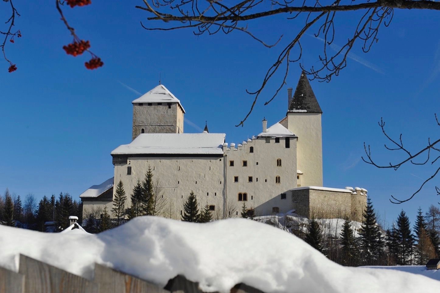 burg-mauterndorf-im-winter.jpg