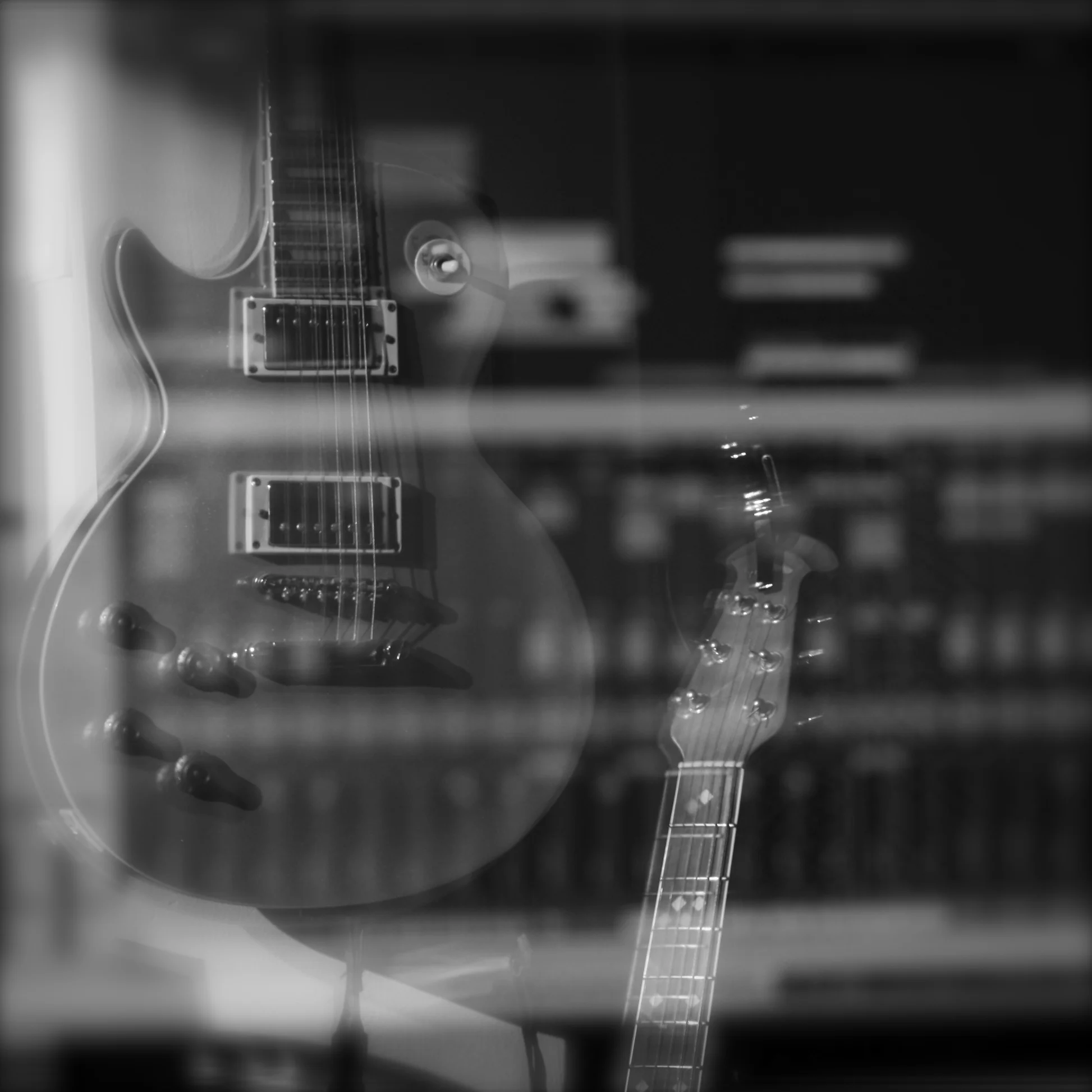 Les Paul n Screen BW.jpg