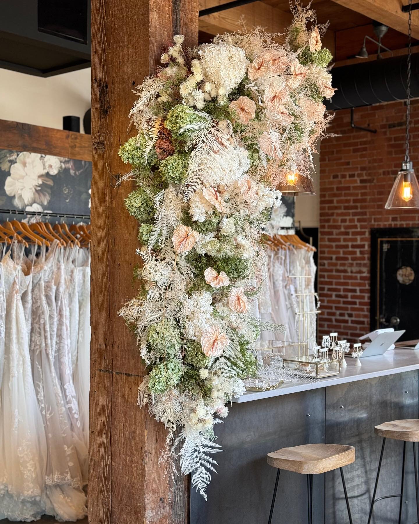 We&rsquo;re obsessed with our new floral installation by @idlewildfloral! Bringing new life into the shop as we head into our Spring appointments! ✨🌸

#bridalshop #californiabride #driedflorals #weddingflorals #bridalboutique