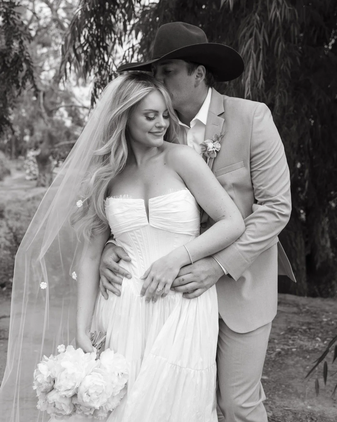 Rue de Seine romance ✨ 

Moondance babe Carrington wanted whimsical magic for her wedding day, and Valentine by @ruedeseinebridal was the perfect match. Absolute perfection on an unforgettable bride! 

#realbride #bridalshop #californiabride #ruedese