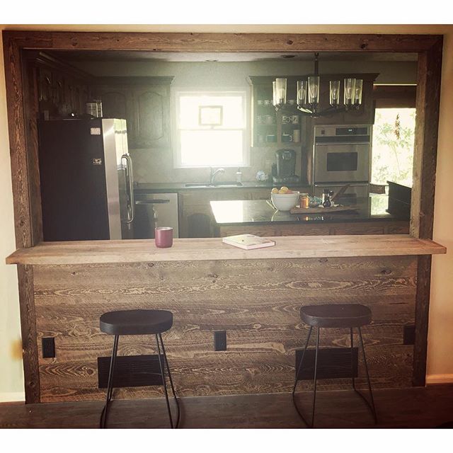 Built in breakfast bar in kitchen area. Made of reclaimed barn wood from @cww_woodfloorsnmore .
.
.
.
.
#woodworking #wood #carpentry #bar #breakfast #reclaimedlumber #barn #country #maker #construction #design