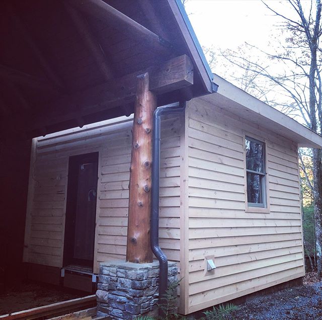 Nothing better than working outside in the mountains. Working on a log cabin renovation project and just finished the siding on the front addition. 
Follow us to see the progress! .
.
.
.
.
#cabin #mountains #design #carpentry #building #outside #arc