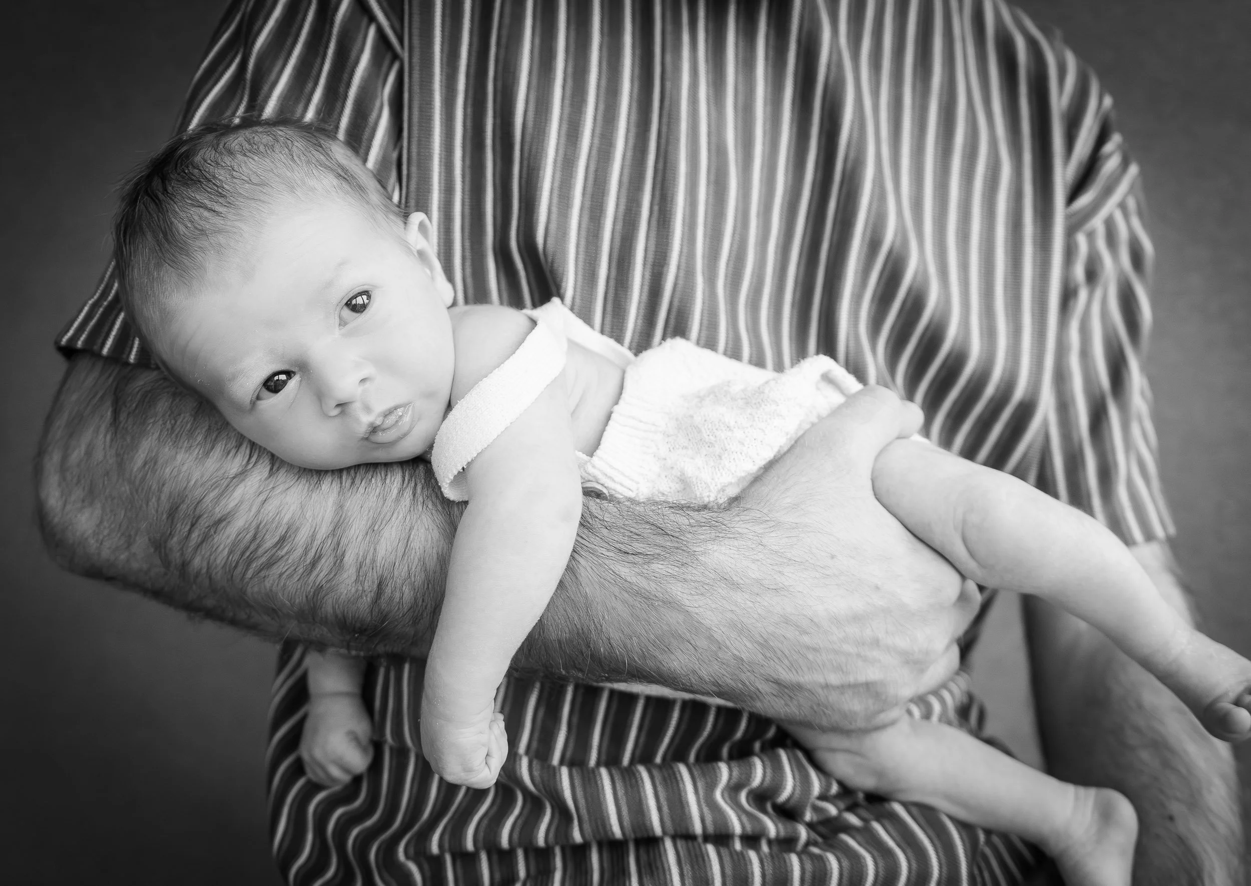Neugeborenenfoto- natürliche Babyfotografie in Oldenburg