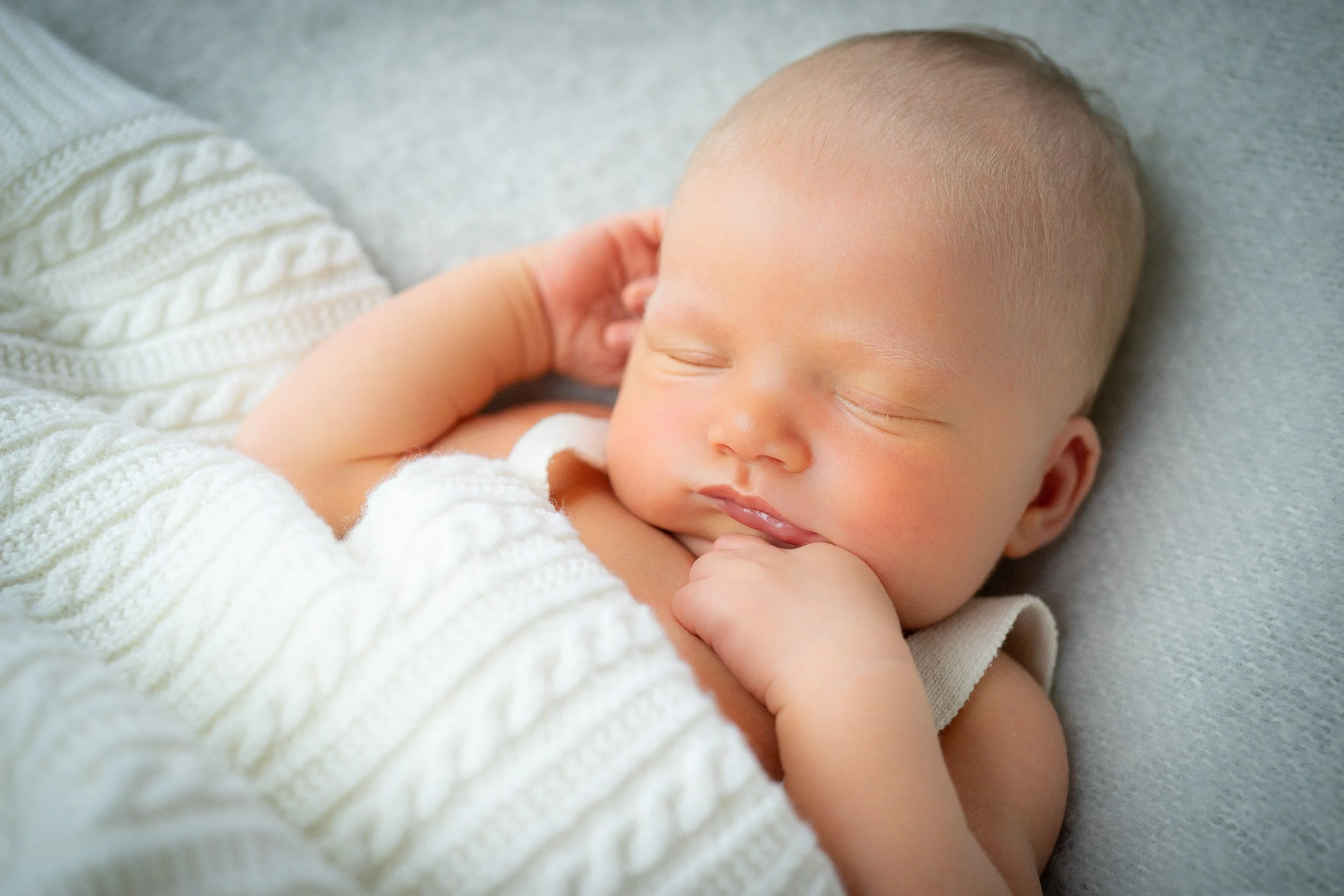 Neugeborenenfoto- natürliche Babyfotografie in Oldenburg