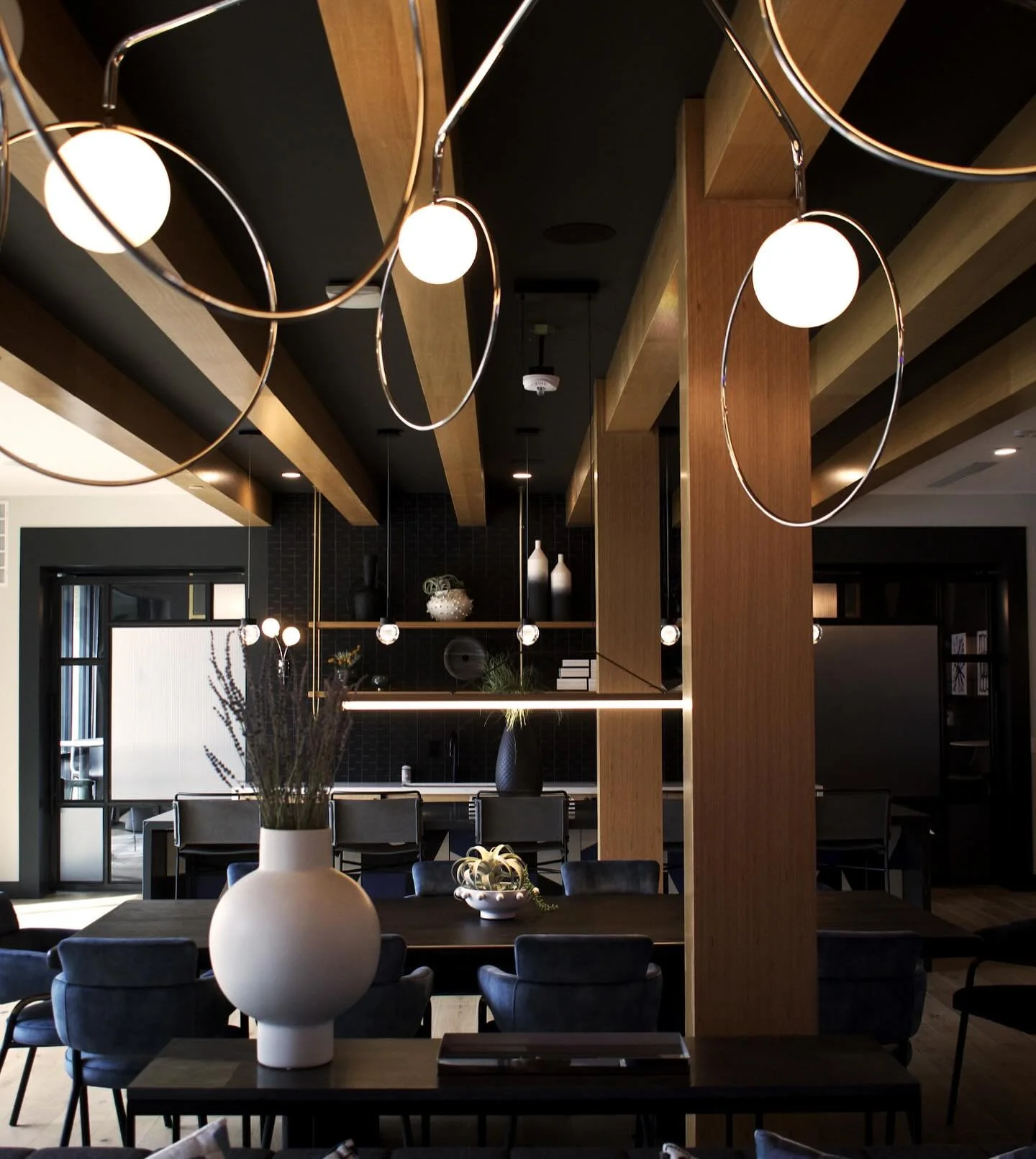 A study in balance - warm woods, modern lines, and curated comfort. This is Bel Aire.

In collaboration with @studio10interiors 

#fabrication #ModernDesign #AmenityDesign #Architecture #DesignInspiration #LuxurySpaces #InteriorArchitecture