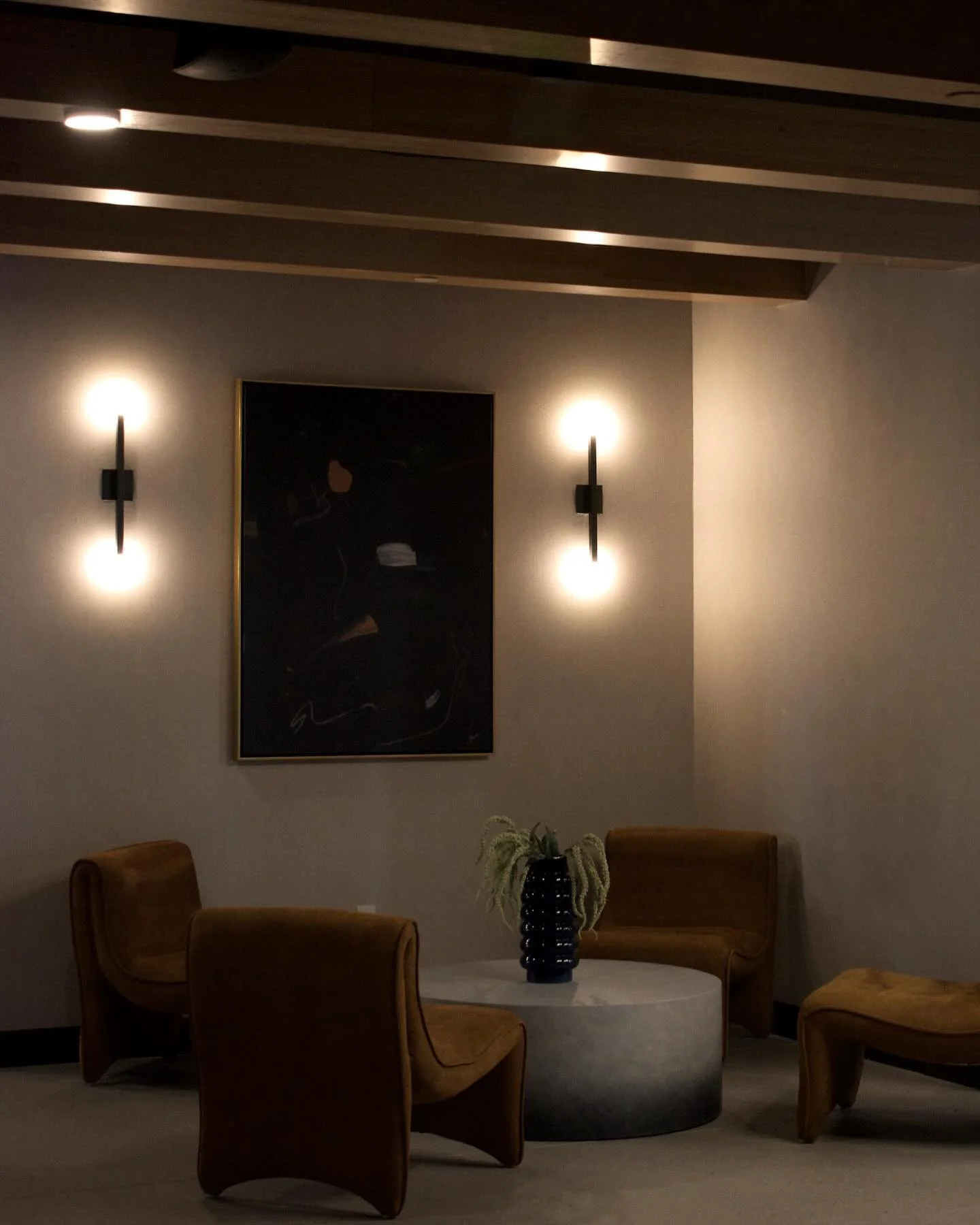 Modern. Sleek. Effortless. Welcome to Bel Aire. 

In collaboration with @studio10interiors 

#fabrication #ModernDesign #AmenityDesign #Architecture #DesignInspiration #LuxurySpaces #InteriorArchitecture