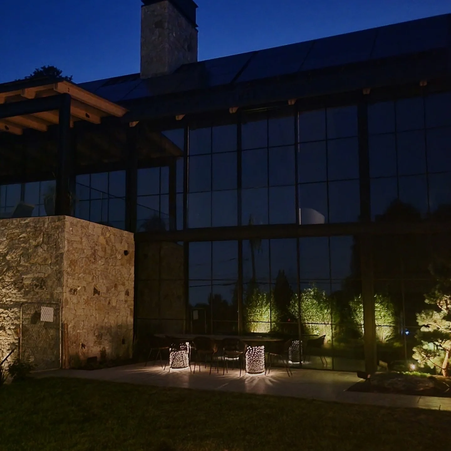 Behind the scenes of a custom table completed for a client in Boulder, Colorado. Designed to complement the elegant language of @surroundarch , this piece enhances the exterior space by casting layered light and atmosphere.
A study in the play betwee