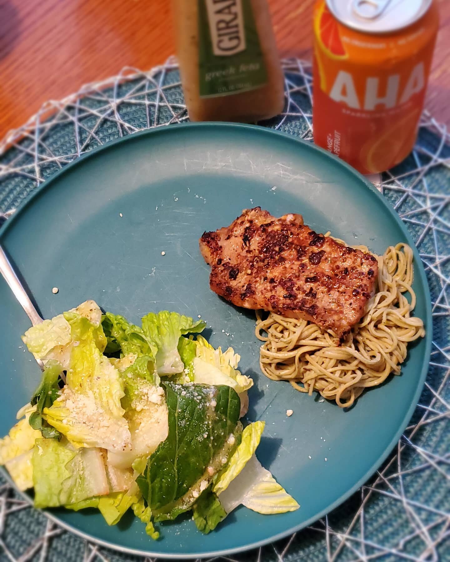 Balance! That's the word for tonight's meal. Trying to find the foods that make my body happy,  get me to my goals and also keep me satisfied. This did just that and made me really happy.  Plus the kids ate it too (with one modification🤷🏽&zwj;♀️). 