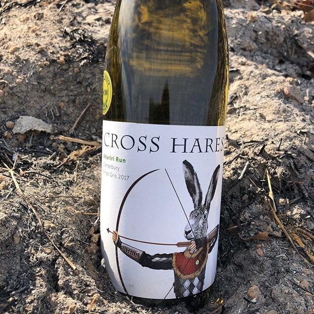 Anyone else a fan of this one? Ahuriri Run Pinot Gris 2017 by Cross Hares Wine. Complex and engaging, excellent fruit intensity, long lasting and succulent. 5 stars on Wine Orbit (naturally!) 👏