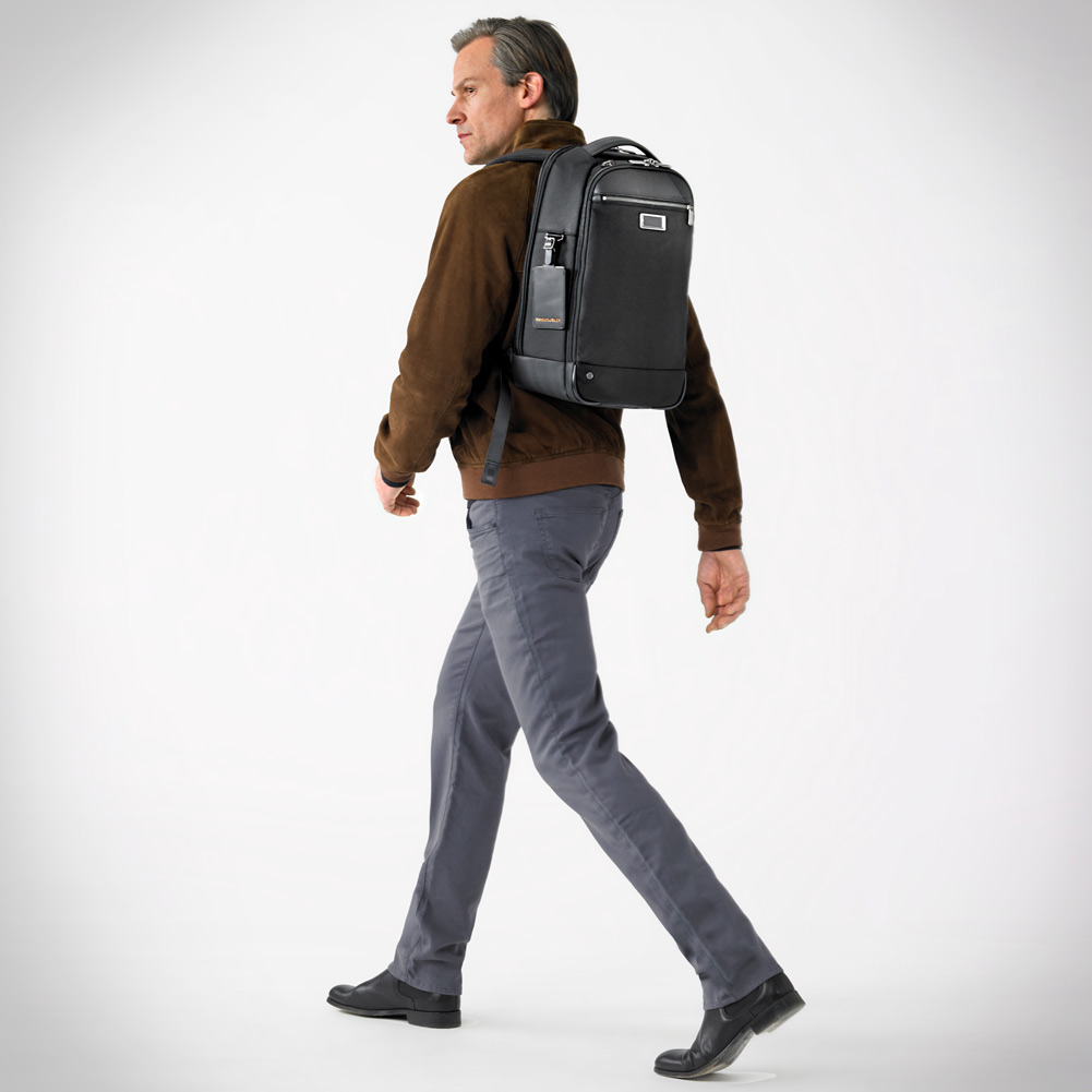 KB425x-4f_mgm_briggs_riley_medium_expandable_brief_atwork5.jpg