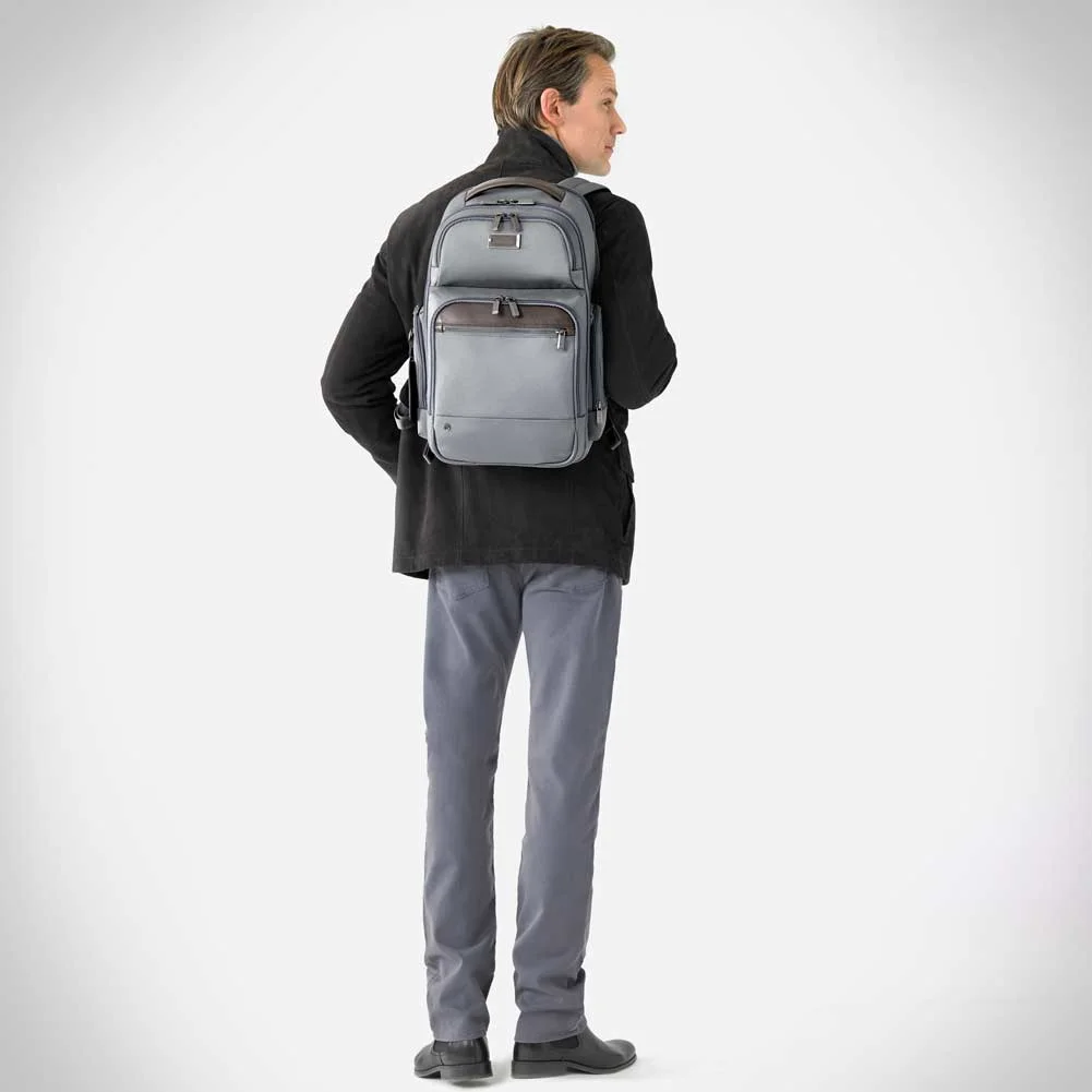 KP426-4f_mgm_briggs_riley_med_cargo_backpack_atwork2.jpg