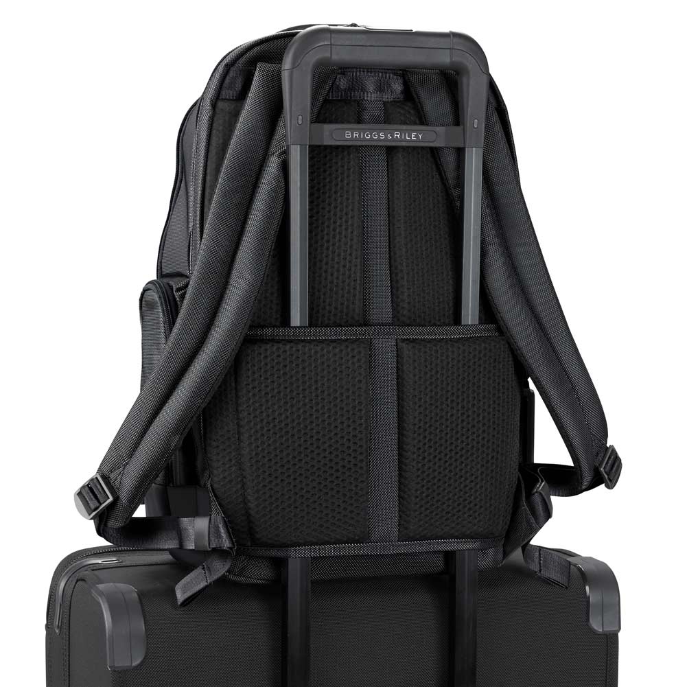 KP426-4f_mgm_briggs_riley_med_cargo_backpack_atwork156.jpg