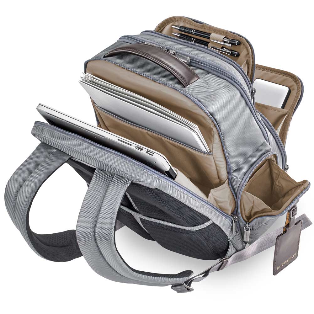 KP426-4f_mgm_briggs_riley_med_cargo_backpack_atwork158.jpg