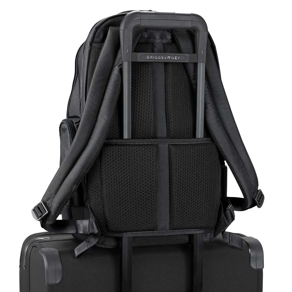 KP426-4f_mgm_briggs_riley_med_cargo_backpack_atwork160.jpg