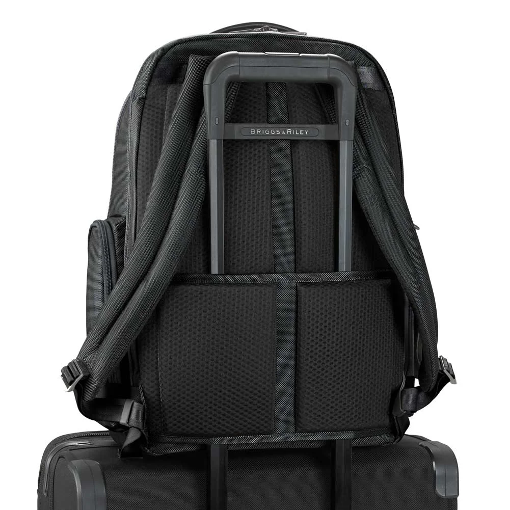 KP436-10f_mgm_briggs_riley_large_Cargo_backpack_at_work8.jpg