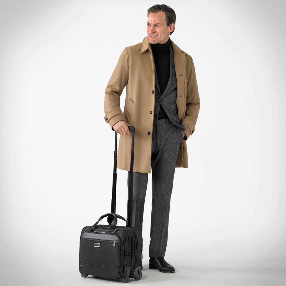 KR420X-4f_mgm_briggs_riley_atwork_medium_two_wheel_brief1.jpg