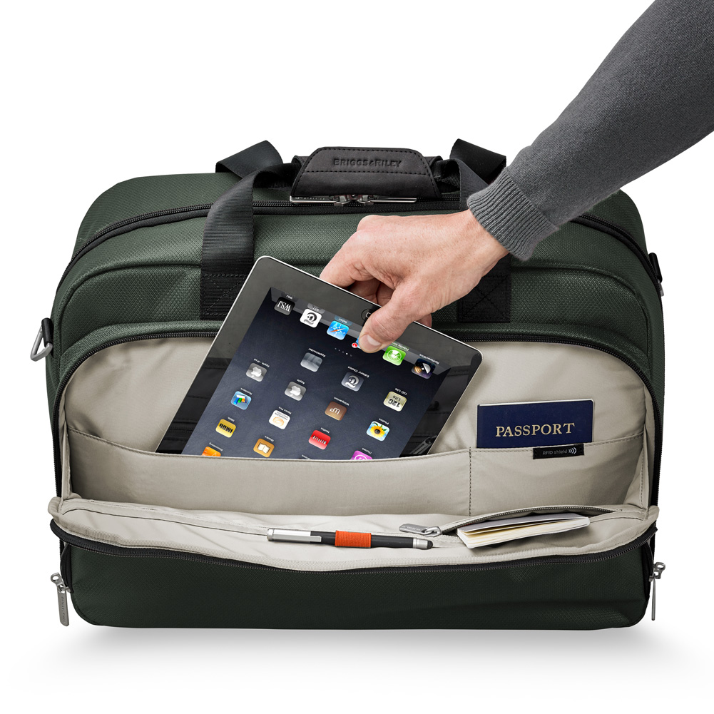 TD441-47f_Briggs_riley_transcend_clamshell_Cabin_bag4.jpg