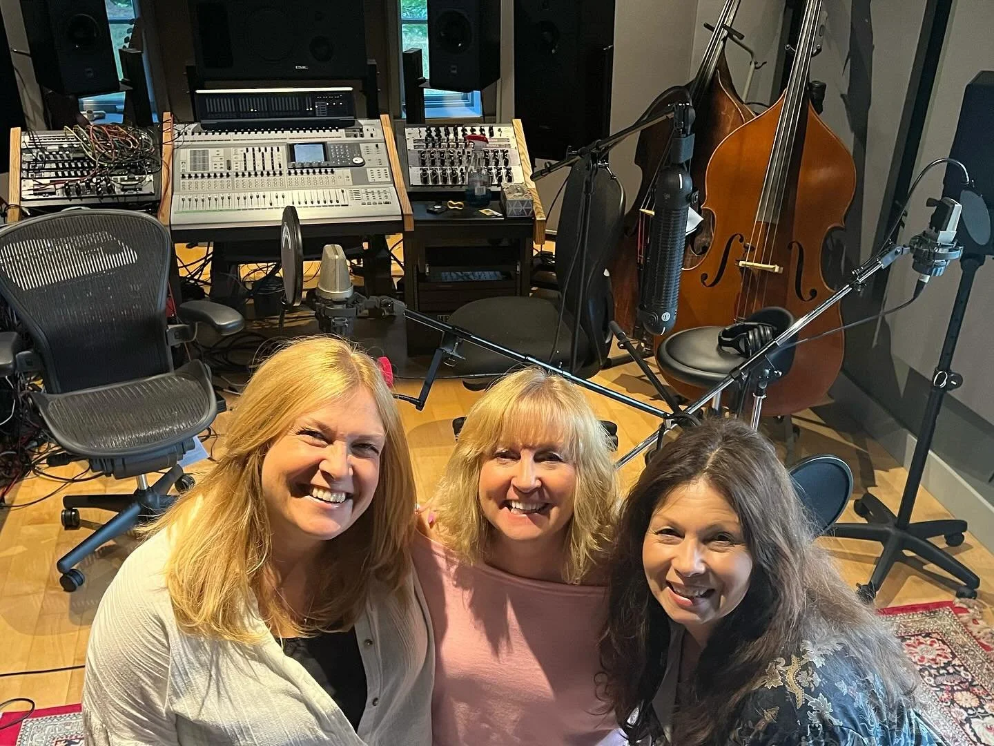 Really fun BGV session with these amazing ladies last night! This song is sounding great!!!🎶 #vocalharmonies #singersongwriter #hamiltonmusicscene
