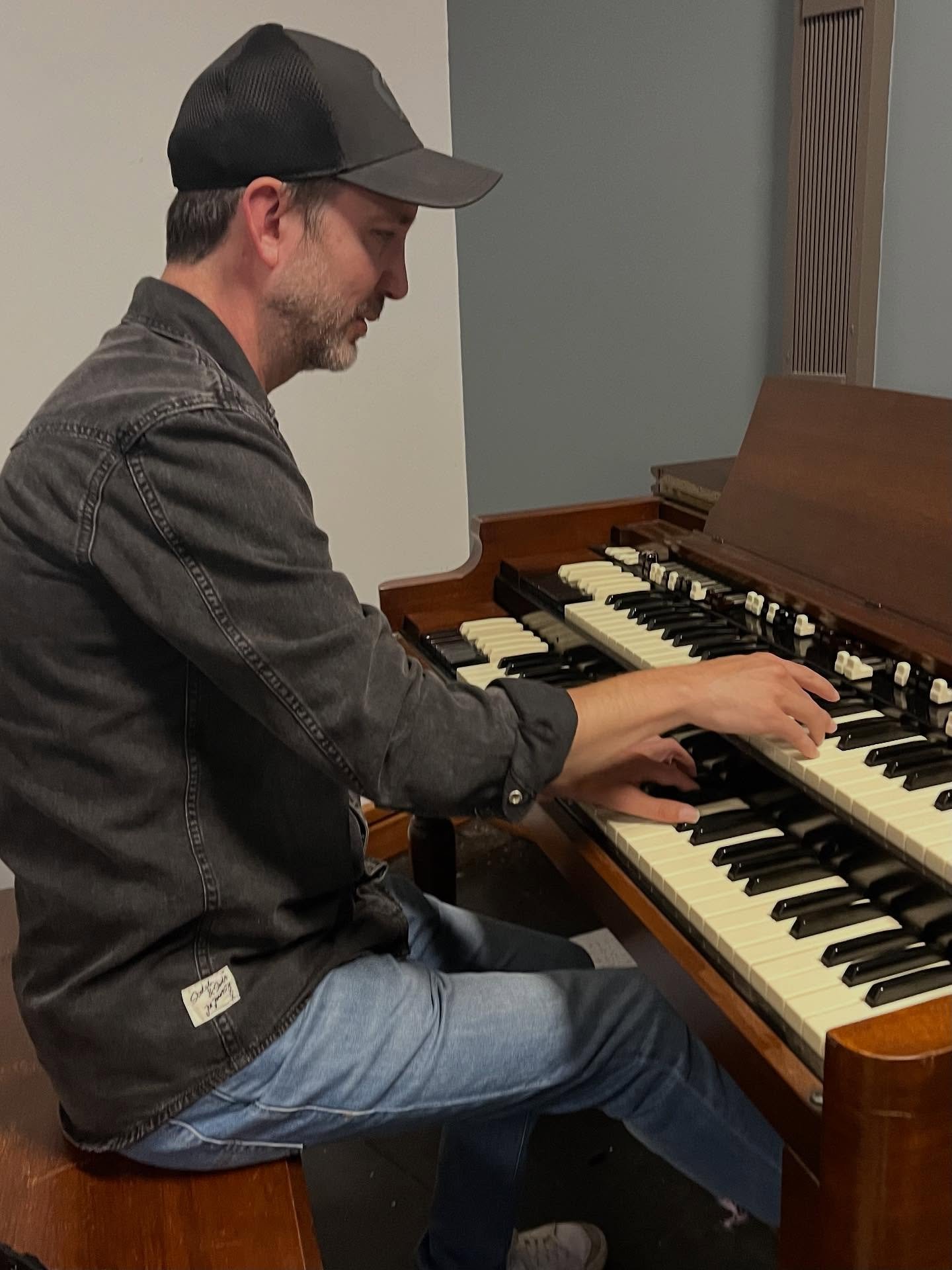 Great session today with Jessie O&rsquo;Brien on organ and leslie 🎹 Thank you Jessie!! You added so much to our track!!#hamiltonmusicscene #singersongwriter