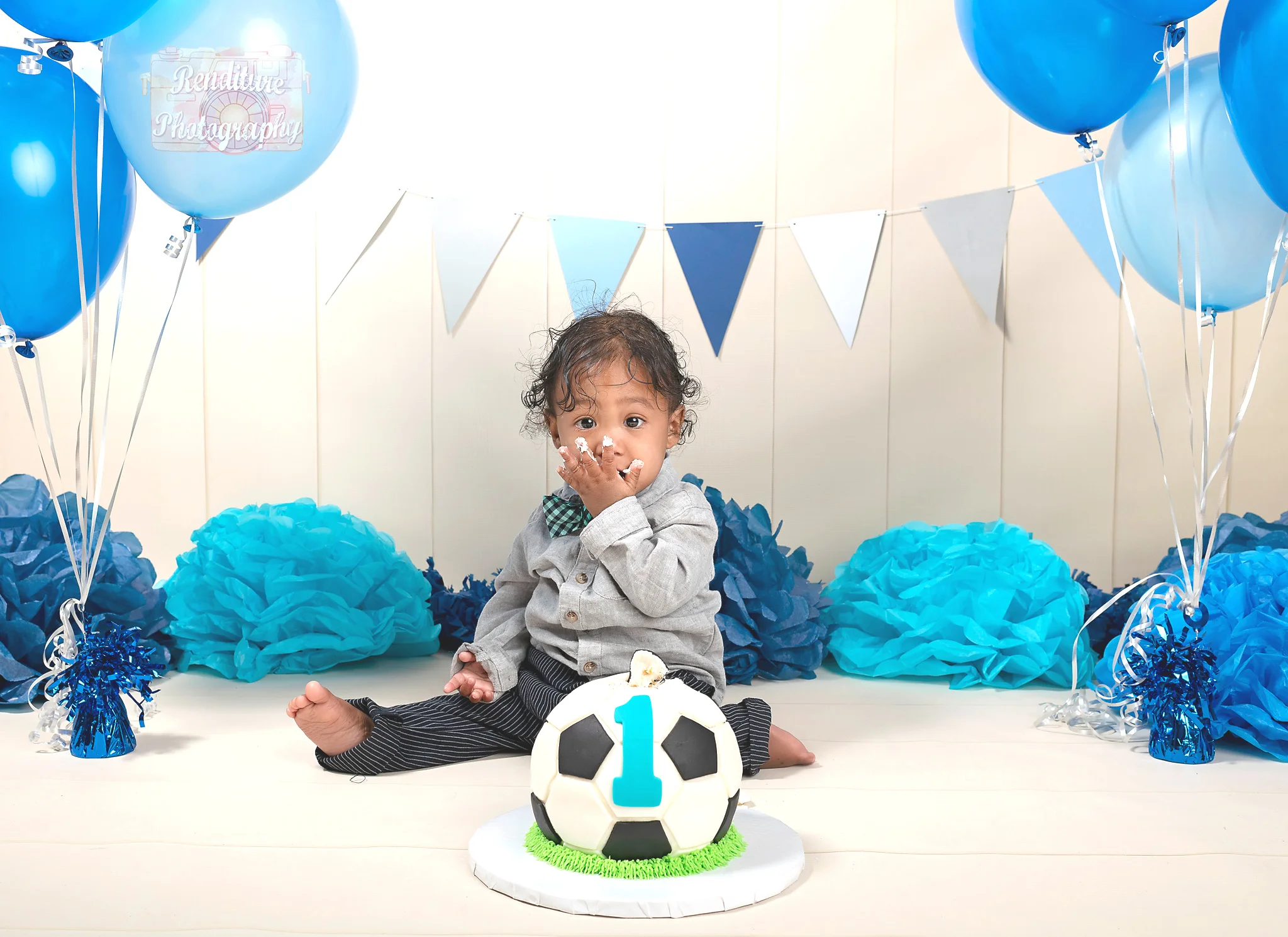 Saskatoon-Cake-Family-Renditure-Mini-Session-Photography-Photographer-Smash-1st year photo-Saskatchewan-503FBR.jpg