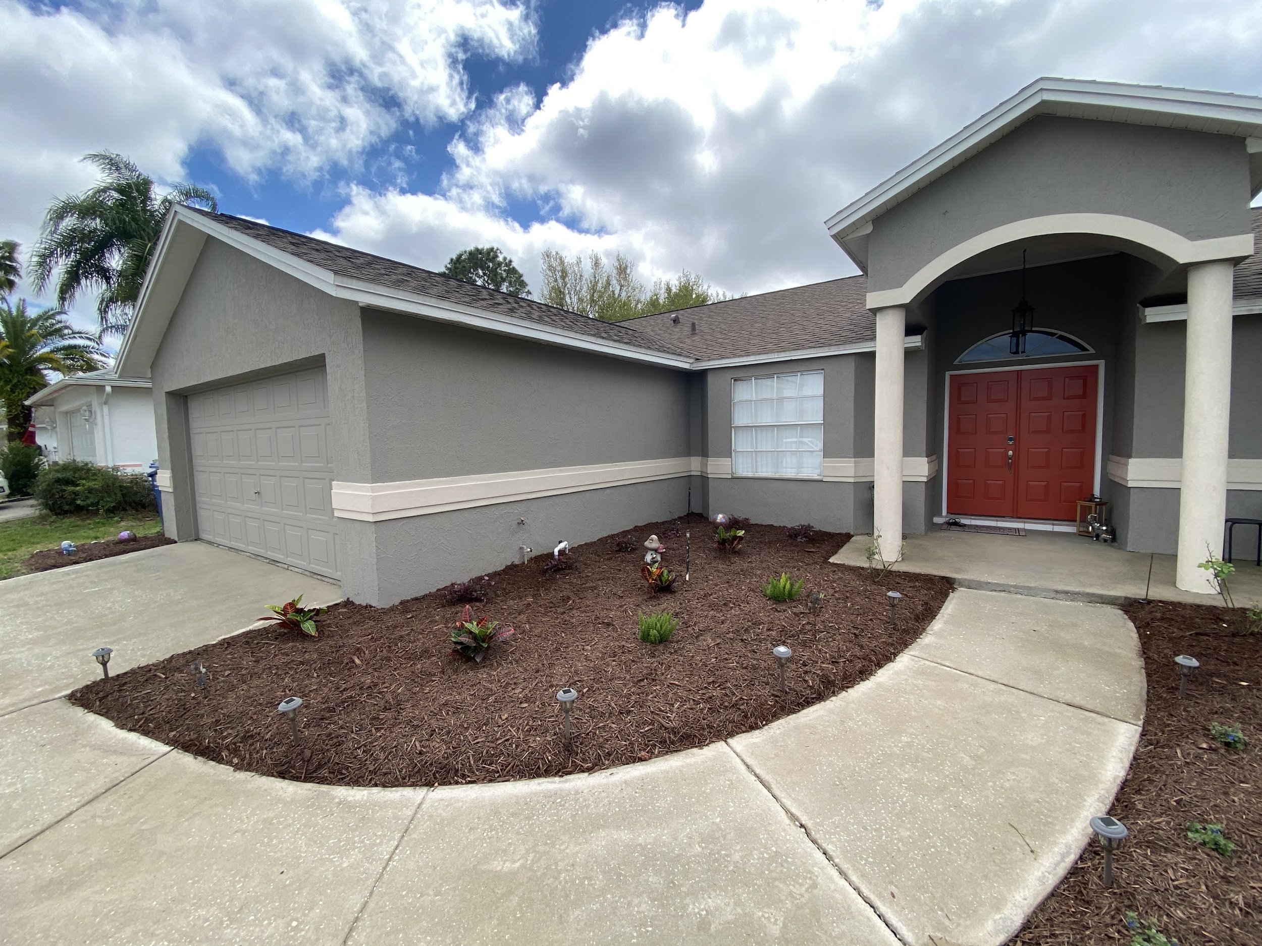 rlc-front-entry-mulch-bed-landscape-installation-tampa.jpg