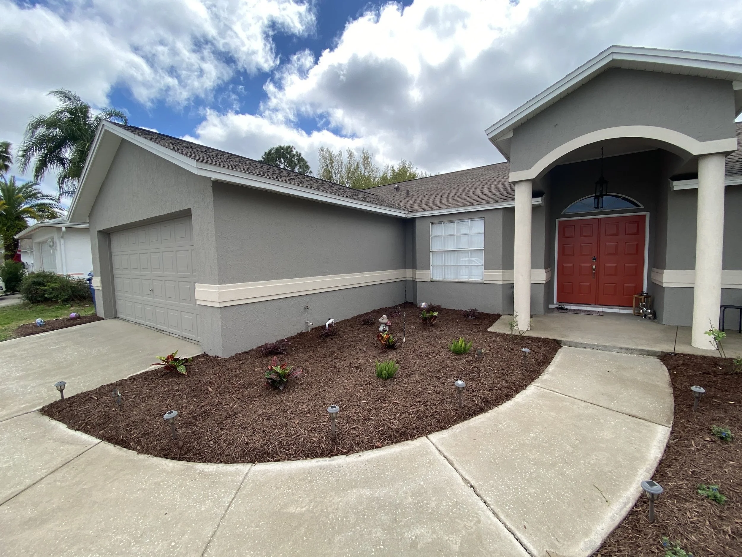 rlc-front-entry-mulch-bed-landscape-installation-tampa.jpg