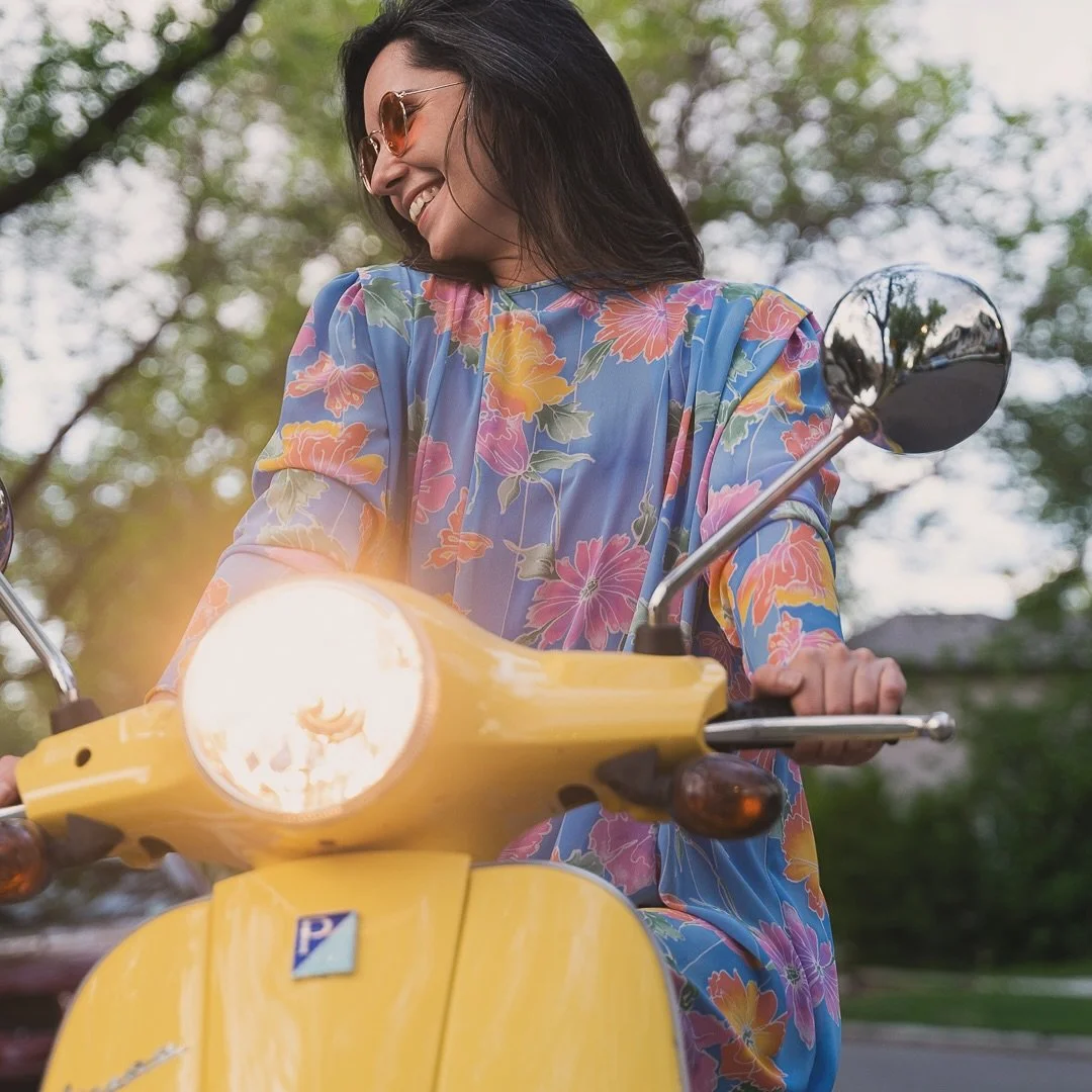 beepbeep! 🪄🛵☀️

2 of my faves: @magicmollymoll_ + @vespa 

have a cute long weekend y&rsquo;all 💛

#vespa
#yegvintage
#scooterlife