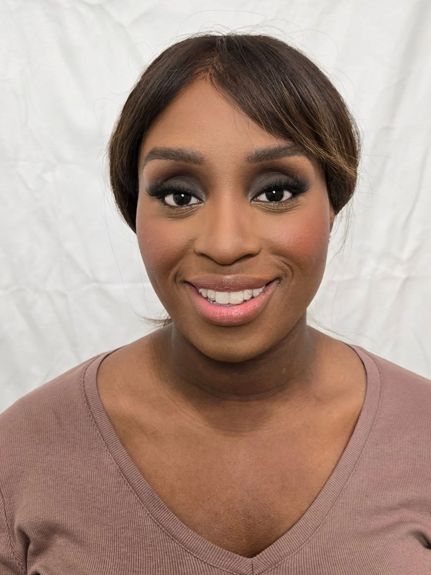Michelle. A soft classic matte eye for #datenight.

I usually gravitate towards a shimmer or glowy eye but in this season, I've been pushing myself to try different looks. I'm loving it!

What's something new you're trying this year? Let me know in t