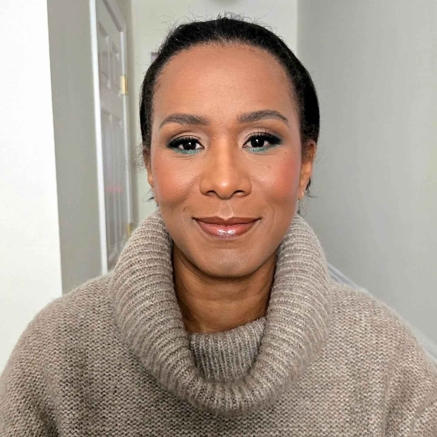 You want a pop of color?  I love playing with color especially on clients that looking for something new. But I don't want to overwhelm too. So what do I do????

It's all in the consultation! 

Nikki normally wears light to no makeup and stays with n