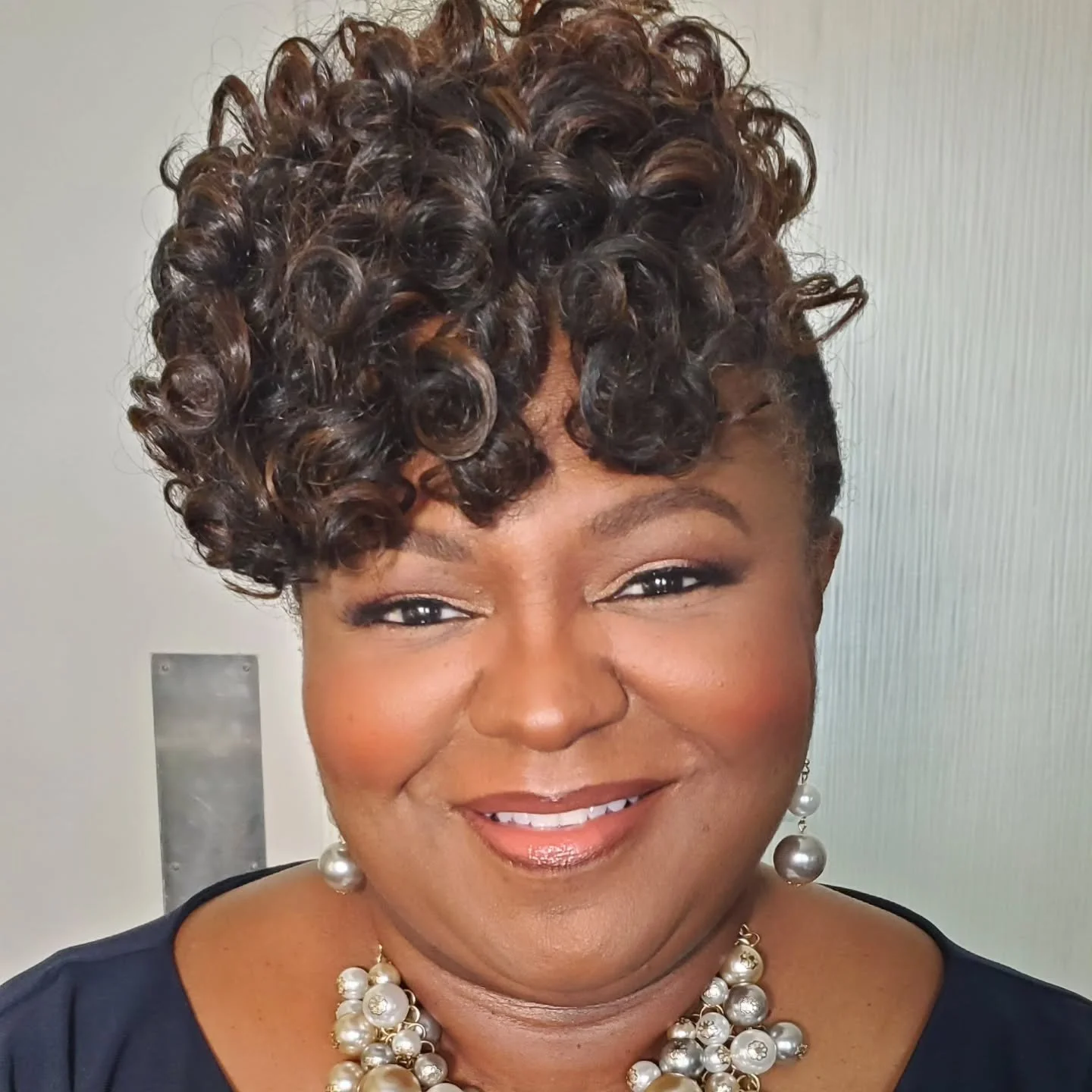 All ready for her headshots!

#dmvmakeupartist #vamua #headshots #naturalmakeuplook #Vamakeupartist