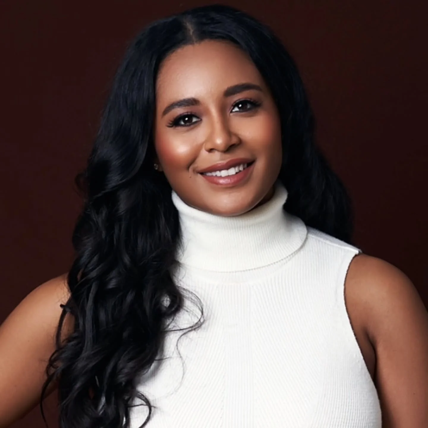 Neutral doesn't have to be boring. Warm up your makeup with a rose taupe lipstick and blush. Perfect for everyday makeup and new headshots.

Book your appointment today.

#vamua #dmvmua #naturalmakeuplook #virginiamua