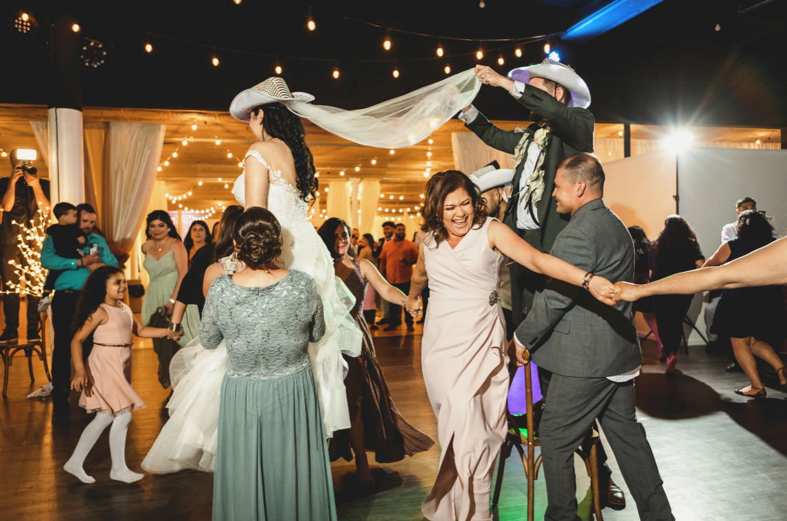 Chicago Wedding DJ Guide: What a Wedding DJ Really Does