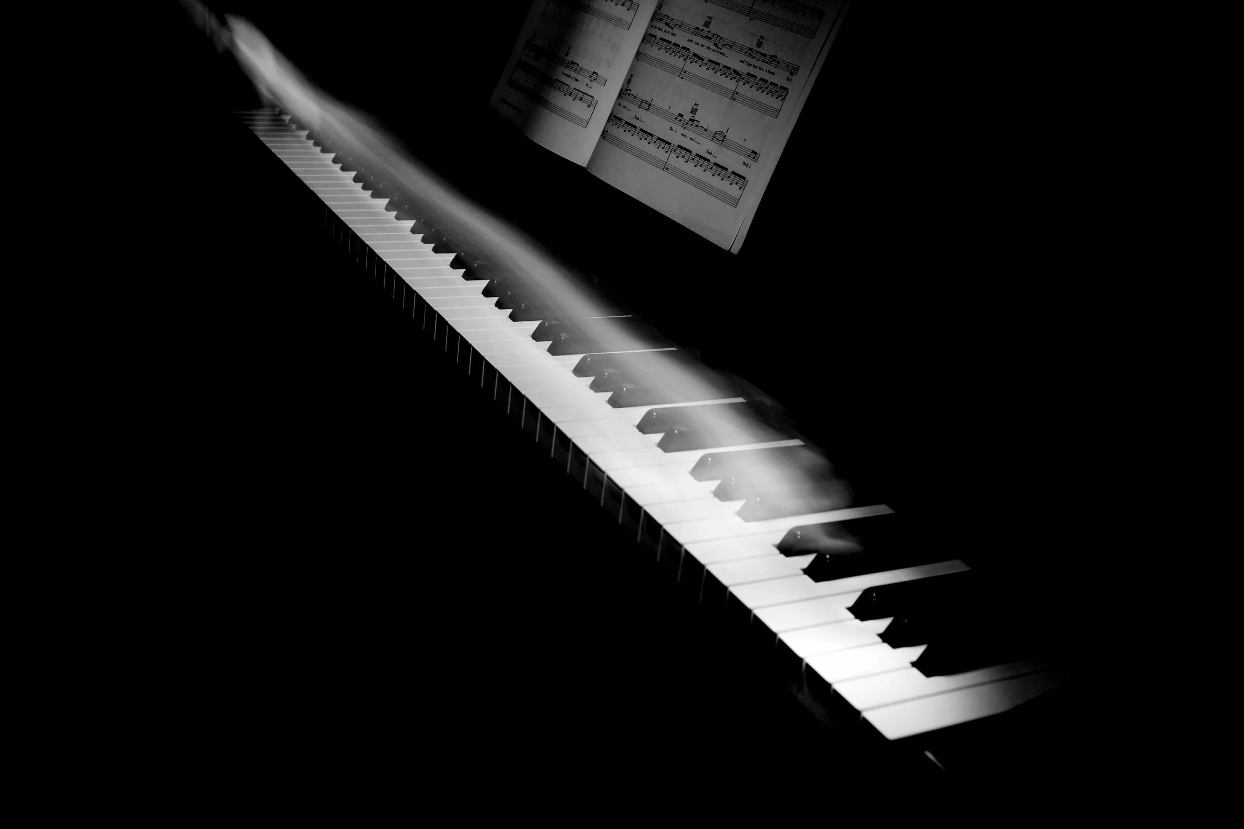 black-and-white-motion-motion-blur-87503.jpg