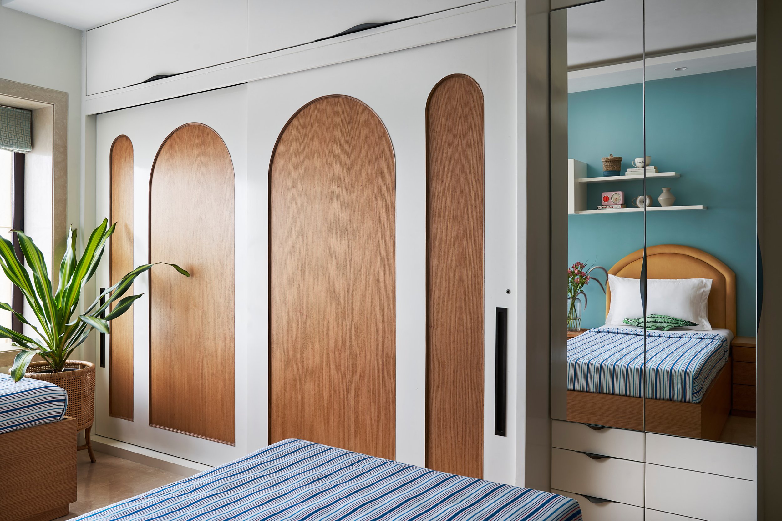 Kids bedroom sliding wardrobe.jpg