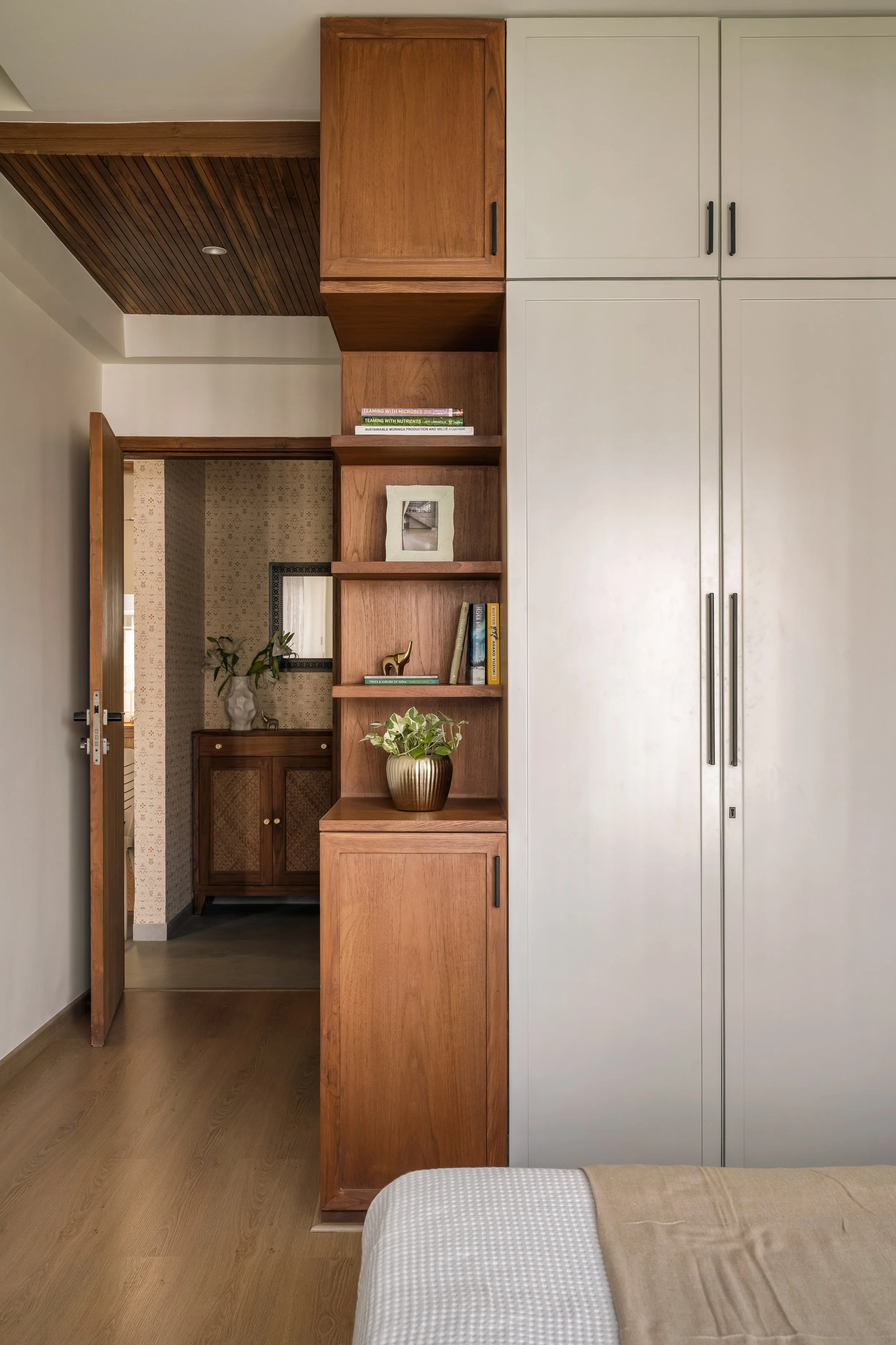 4- Master bedroom wardrobe design.jpg
