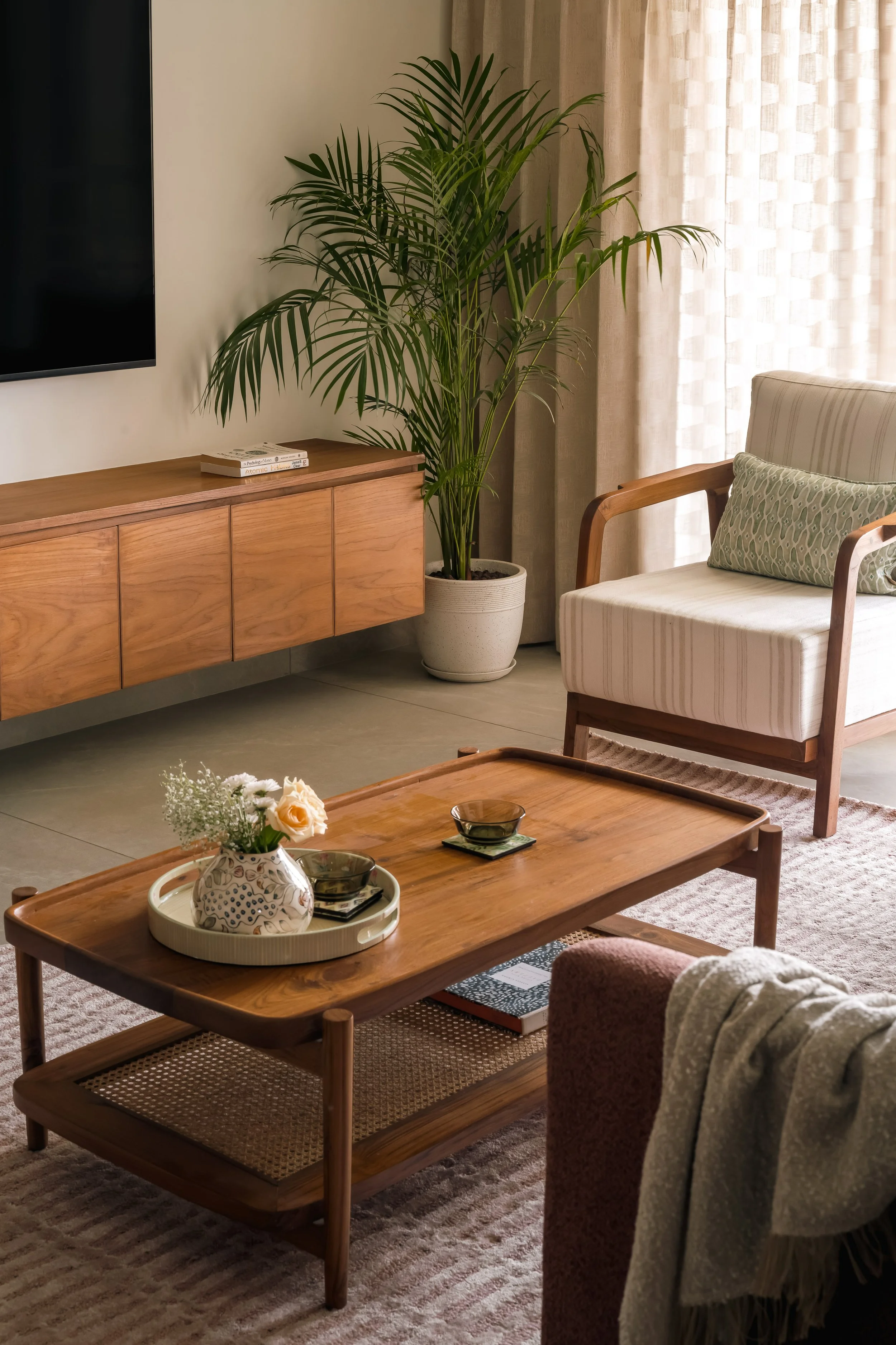 7 - living room coffee table.jpg